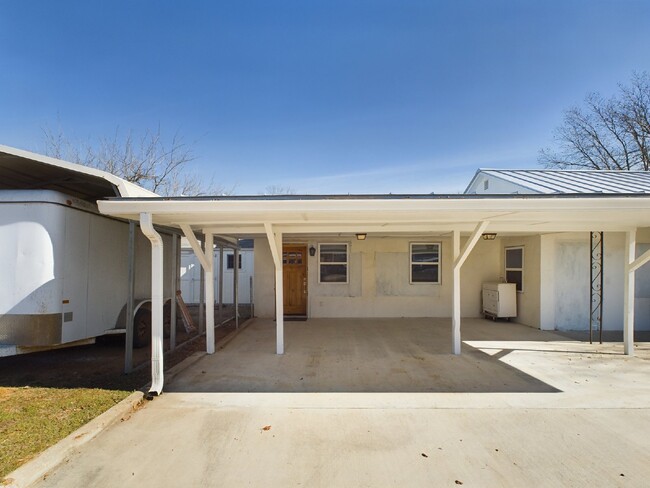 802 Apple St in Fredericksburg, TX - Building Photo - Building Photo