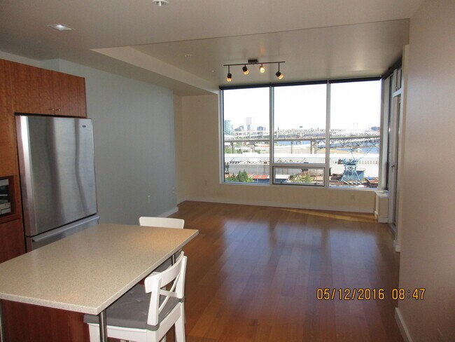 3570 S River Pkwy in Portland, OR - Building Photo - Building Photo
