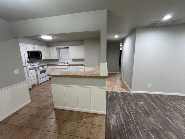 1213 Washington St in Edmond, OK - Building Photo - Building Photo
