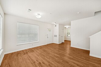 Oaks Estates of Coppell in Coppell, TX - Foto de edificio - Building Photo
