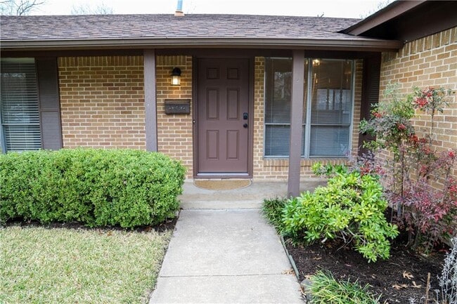 8402 Stillwood Ln in Austin, TX - Building Photo - Building Photo