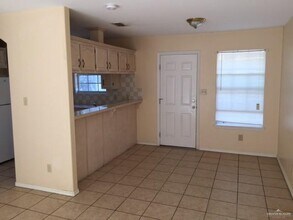 1815 W Portales Dr in Edinburg, TX - Building Photo - Building Photo