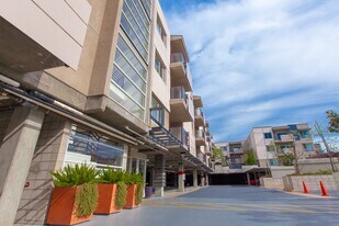 Spacious remodeled – Free LA Fitness Memb... in Los Angeles, CA - Building Photo