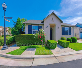 4054 W Fig Tree Ln in Fresno, CA - Building Photo - Building Photo