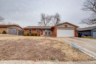 120 W Waco Pl