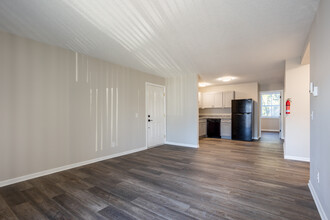 Nu Lovell in Kalamazoo, MI - Building Photo - Interior Photo