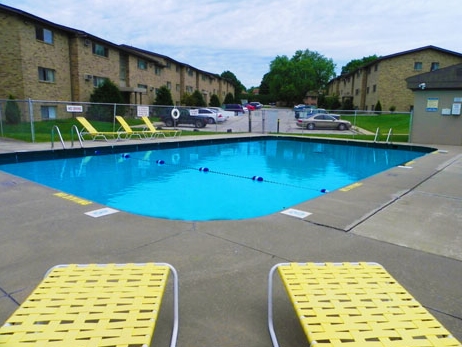 Valley Forge Apartments in Coralville, IA - Building Photo