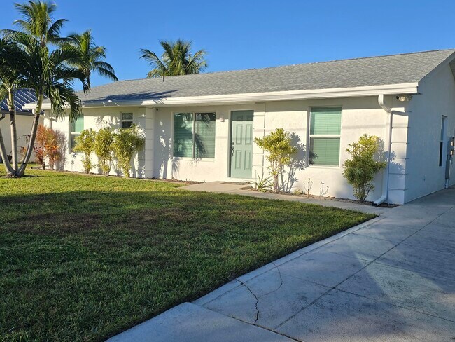 18942 SE Hillcrest Dr in Jupiter, FL - Building Photo - Building Photo