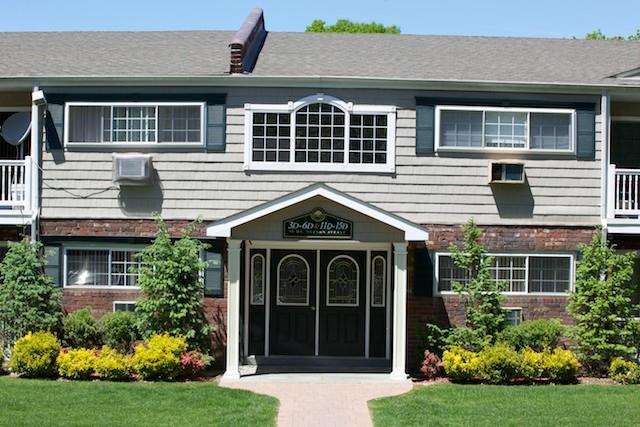 76 Mt Vernon Ave-Unit -C14 in East Patchogue, NY - Building Photo