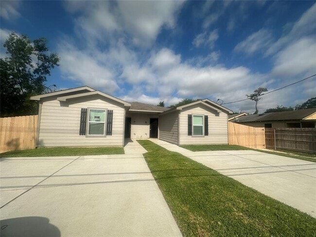 property at 1111 Maxine St