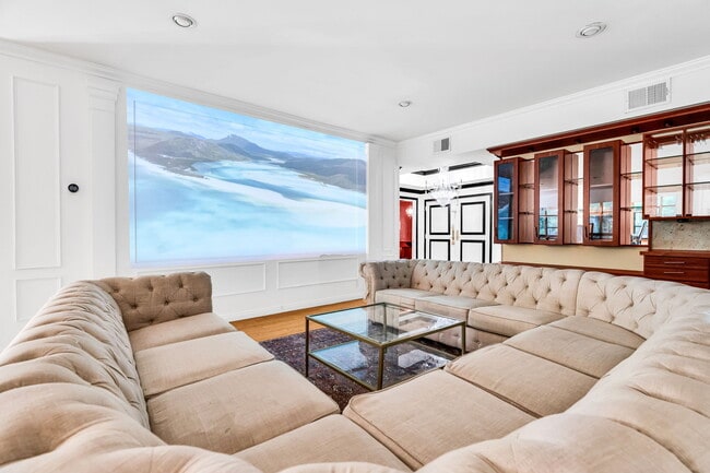 property at 1124 Kings Rd