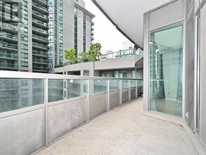 30 Grand Trunk Crescent in Toronto, ON - Building Photo - Building Photo