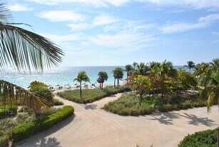 9801 Collins Ave, Unit 5X in Bal Harbour, FL - Building Photo