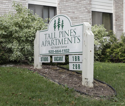 Tall Pines Apartments in Green Bay, WI - Building Photo - Building Photo