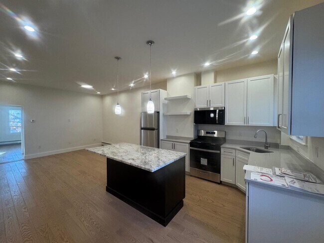 13 Bristol St, Unit 3 in Cambridge, MA - Building Photo - Building Photo