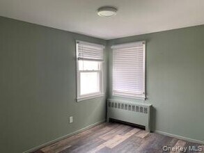 40 Lorraine Rd in Island Park, NY - Building Photo - Building Photo