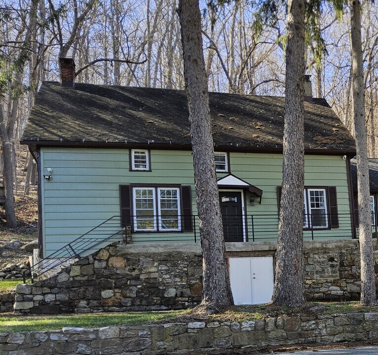 223 Mountain Lake Rd, Unit 1 in Belvidere, NJ - Building Photo