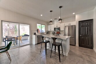 1041 Chestnut Chase St in Las Vegas, NV - Building Photo - Building Photo