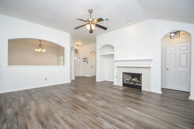 3626 Stratford Town Ln