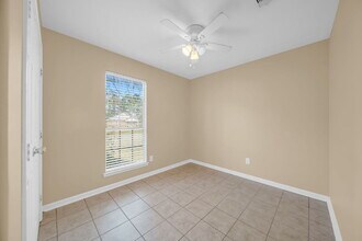 8857 E Buffalo Cir in Willis, TX - Foto de edificio - Building Photo