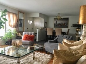 711 Locust Rd in Wilmette, IL - Building Photo - Building Photo