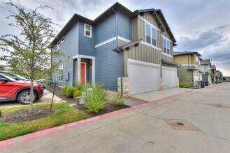 1015 Vista View Dr in Georgetown, TX - Building Photo - Building Photo
