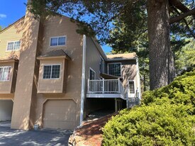 4 Driftwood Way in Ashland, MA - Building Photo