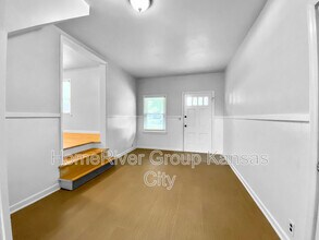 2501 NE 52 St in Kansas City, MO - Building Photo - Building Photo
