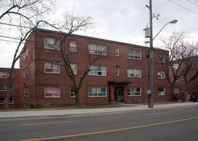 1469 Kingston Rd in Toronto, ON - Building Photo
