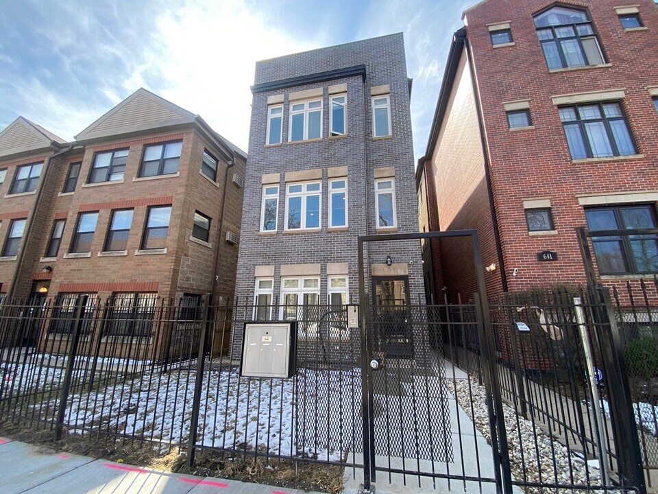 643 E 50th St in Chicago, IL - Building Photo