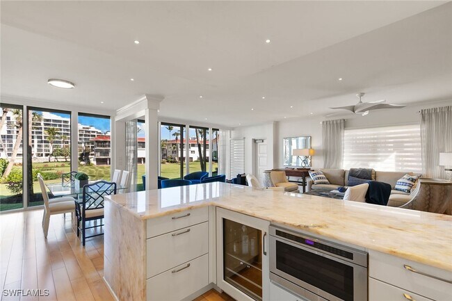 property at 2203 Gulf Shore Blvd N
