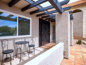 6605 E Vía Cavalier in Tucson, AZ - Building Photo - Building Photo