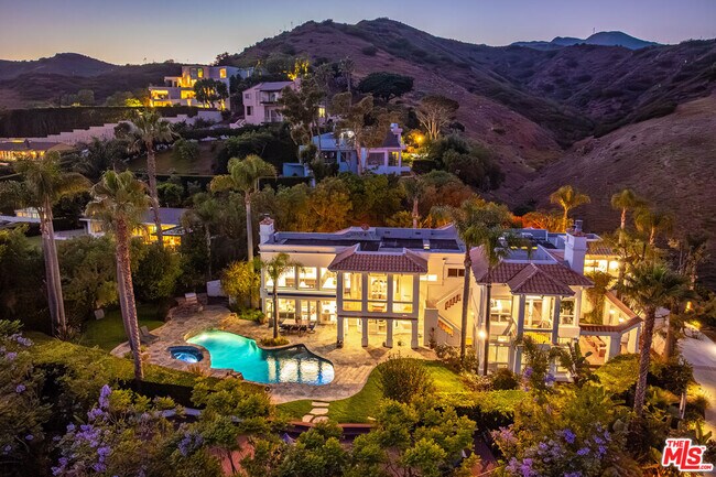 26743 Via Linda St in Malibu, CA - Foto de edificio - Building Photo