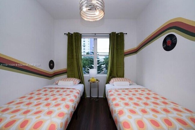 524 NW 35th St in Miami, FL - Foto de edificio - Building Photo