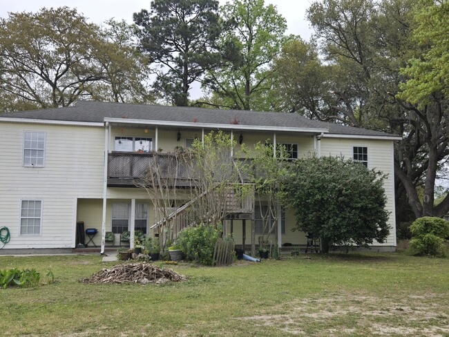 property at 984 Fox Hollow Rd