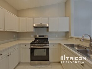 8803 Tomnitz Ave in Las Vegas, NV - Building Photo - Building Photo