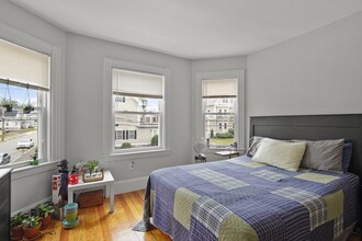139 Adams St, Unit 2 in Waltham, MA - Building Photo - Building Photo