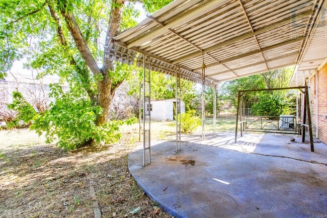 2205 NW Smith Ave in Lawton, OK - Building Photo - Building Photo