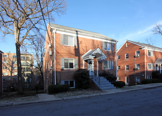 8804 Plymouth St in Silver Spring, MD - Foto de edificio - Building Photo