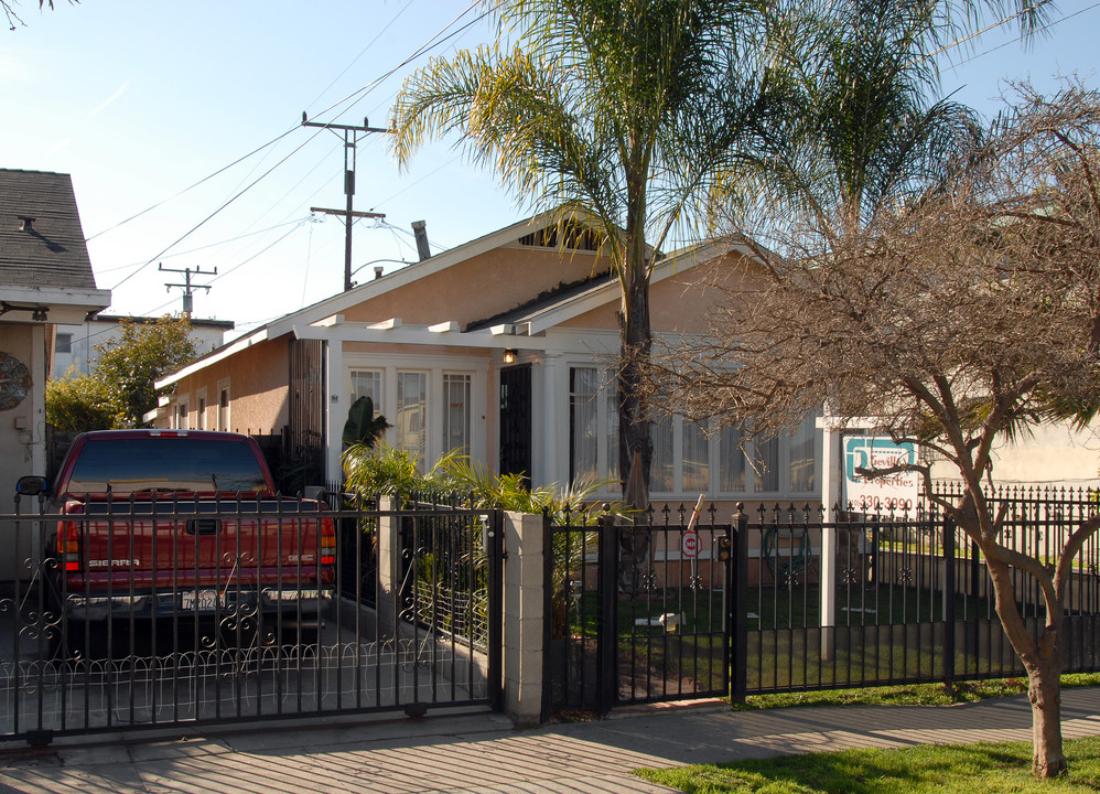 The Buckthorn in Inglewood, CA - Building Photo