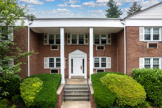 Merioneth Apartments in Ardmore, PA - Building Photo - Building Photo