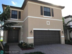 3418 W 103rd Terrace in Hialeah, FL - Building Photo - Building Photo
