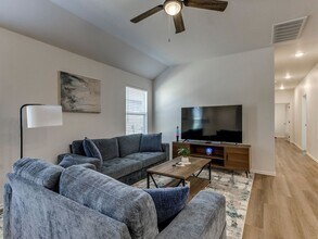 11606 Mackenzie Wy in Yukon, OK - Building Photo - Building Photo