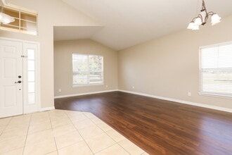 2101 Woodsedge Dr in Kissimmee, FL - Building Photo - Building Photo