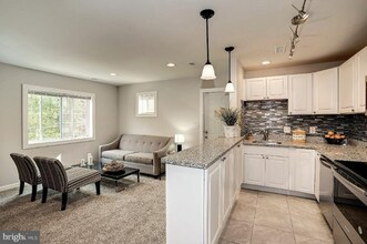 319 Burns St SE in Washington, DC - Foto de edificio - Building Photo