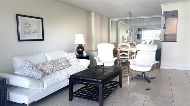 951 De Soto Rd in Boca Raton, FL - Building Photo - Building Photo