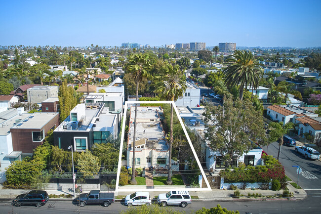 706 California Ave in Venice, CA - Building Photo - Building Photo