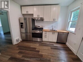 198 Sherman Ave N in Hamilton, ON - Building Photo - Building Photo