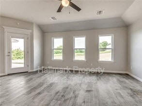 4037 Hart St in Tuttle, OK - Foto de edificio - Building Photo