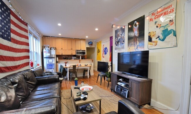 73 Thatcher St, Unit Apt 201
